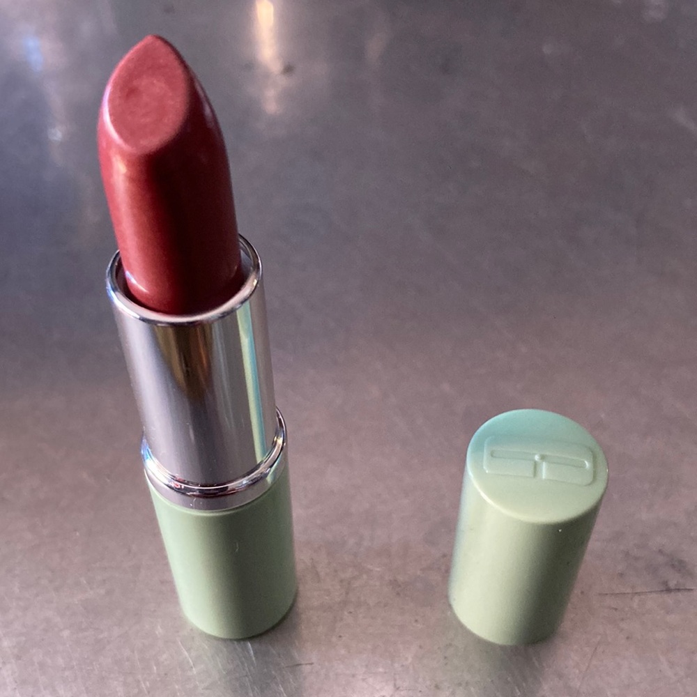 Clinique different lipstick: Angelic